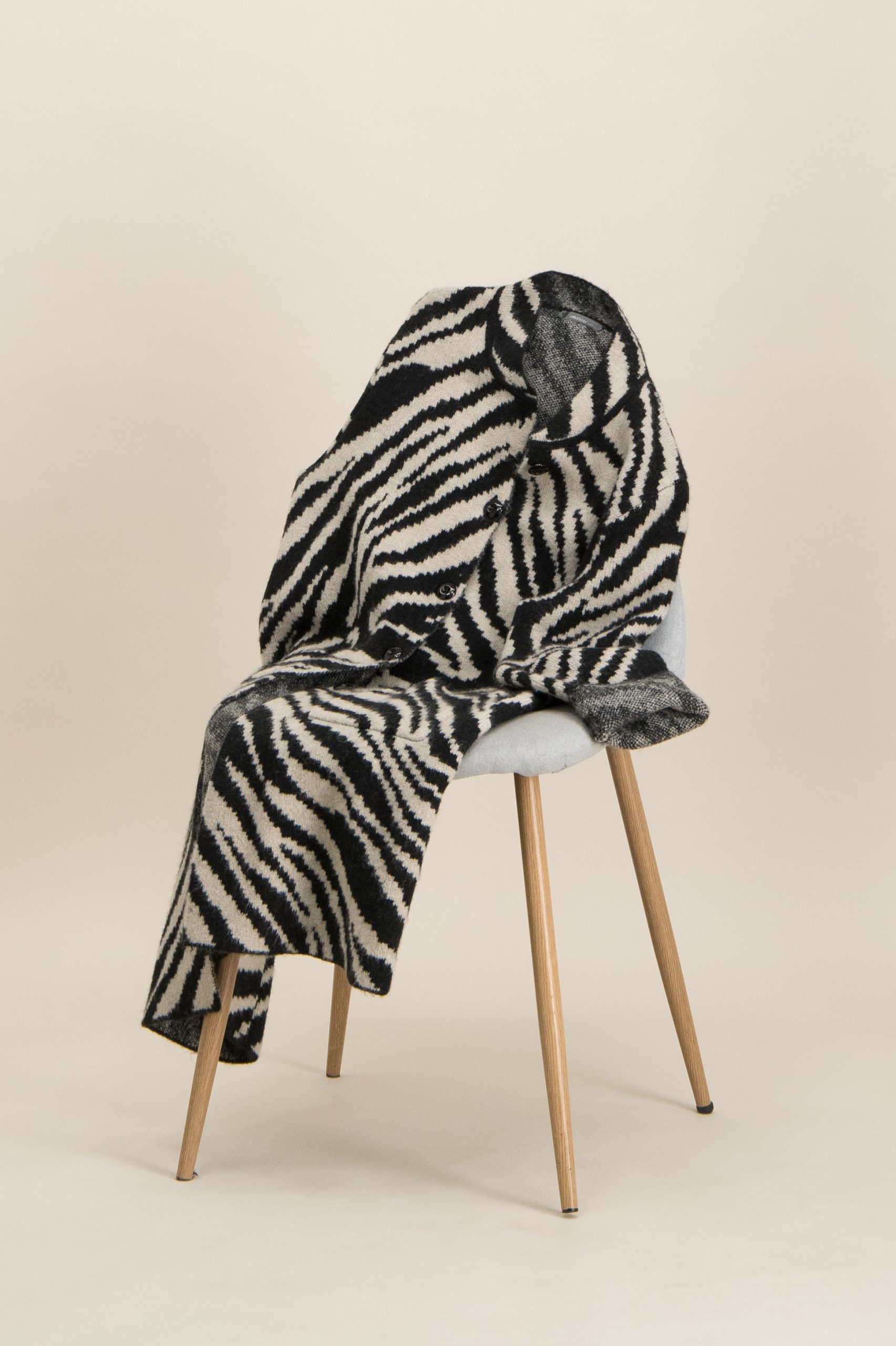 Zebra vest op stoel
